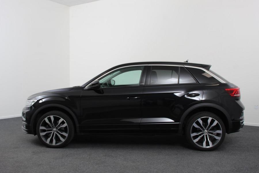 Volkswagen T-Roc 1.5 TSI 150pk DSG R-Line United Navigatie Climate Control Digitale Cockpit Full Led DAB Trekhaak Lichtmetalen Velgen 19"