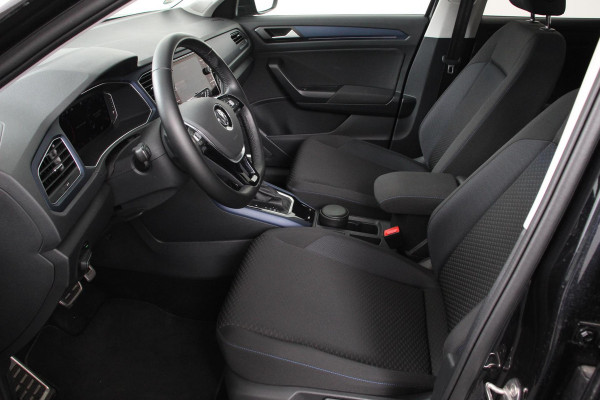Volkswagen T-Roc 1.5 TSI 150pk DSG R-Line United Navigatie Climate Control Digitale Cockpit Full Led DAB Trekhaak Lichtmetalen Velgen 19"