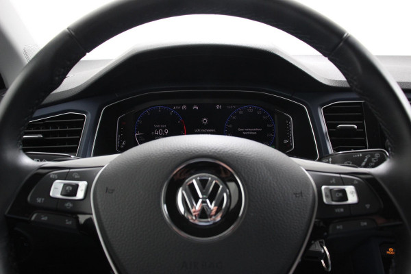 Volkswagen T-Roc 1.5 TSI 150pk DSG R-Line United Navigatie Climate Control Digitale Cockpit Full Led DAB Trekhaak Lichtmetalen Velgen 19"