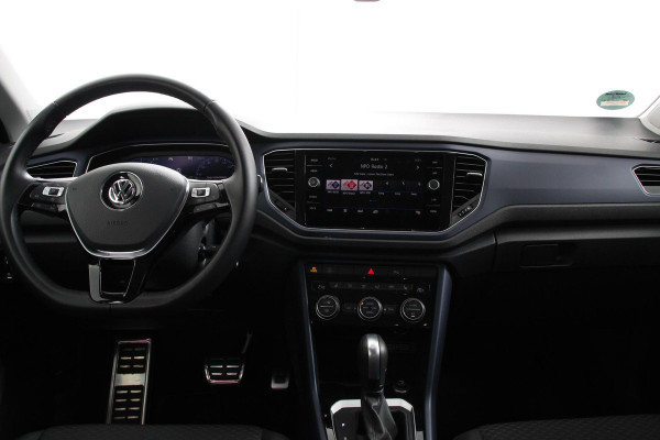Volkswagen T-Roc 1.5 TSI 150pk DSG R-Line United Navigatie Climate Control Digitale Cockpit Full Led DAB Trekhaak Lichtmetalen Velgen 19"