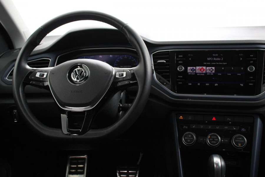 Volkswagen T-Roc 1.5 TSI 150pk DSG R-Line United Navigatie Climate Control Digitale Cockpit Full Led DAB Trekhaak Lichtmetalen Velgen 19"