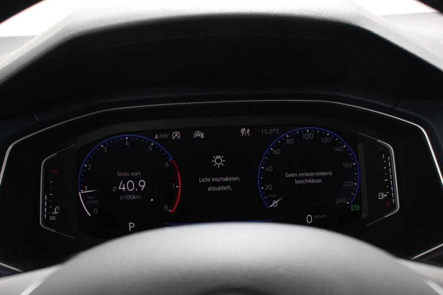 Volkswagen T-Roc 1.5 TSI 150pk DSG R-Line United Navigatie Climate Control Digitale Cockpit Full Led DAB Trekhaak Lichtmetalen Velgen 19"