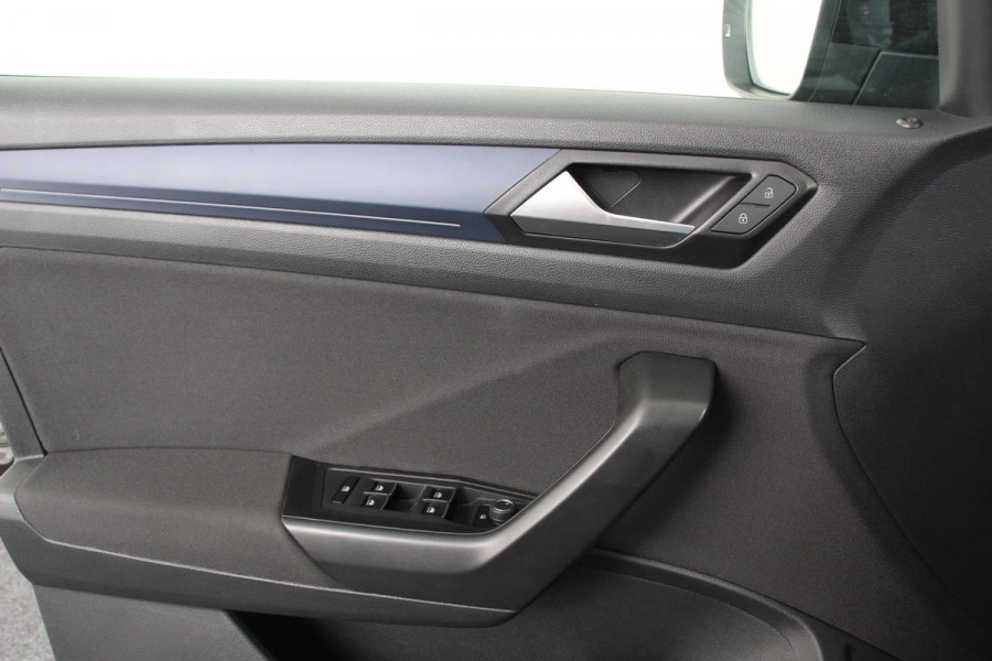 Volkswagen T-Roc 1.5 TSI 150pk DSG R-Line United Navigatie Climate Control Digitale Cockpit Full Led DAB Trekhaak Lichtmetalen Velgen 19"