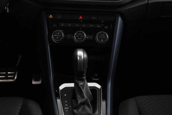 Volkswagen T-Roc 1.5 TSI 150pk DSG R-Line United Navigatie Climate Control Digitale Cockpit Full Led DAB Trekhaak Lichtmetalen Velgen 19"