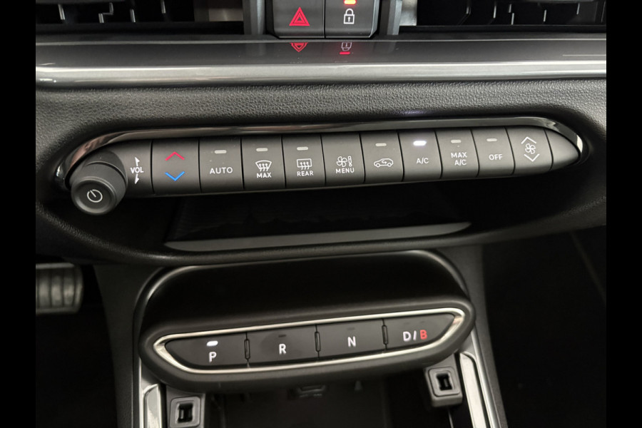 Fiat 600E La prima 54 Kwh Achteruitrijcamera - Apple carplay - Navigatie - Cruise control - Stoelverwarming - Climate control - Parkeersensoren - Lederen bekleding - Bluetooth - Licht metalen velgen 18 inch - Mistlamp - Draadloze telefoonoplader - Stuurwiel multifunctioneel - Radio - Ramen elektrisch - Airco - Voorstoelen met massagefunctie - Start/stop systeem - Dakspoiler - Donker getint glas achter - Le