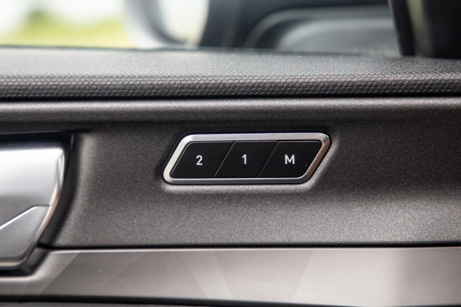 Lynk & Co 01 1.5 BLACK LINE / PANORAMA DAK / 360 CAMERA / CARPLAY / STOELVERWARMING