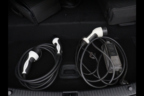 Mercedes-Benz C-Klasse 300e Business Solution AMG Limited | SOH 82,2% | 360 Camera | Stoelverwarming | Leder/Alcantara | Carplay | Matrix LED | Navigatie | Cruise control | Park Assist | Sfeerverlichting | PHEV | Plug In