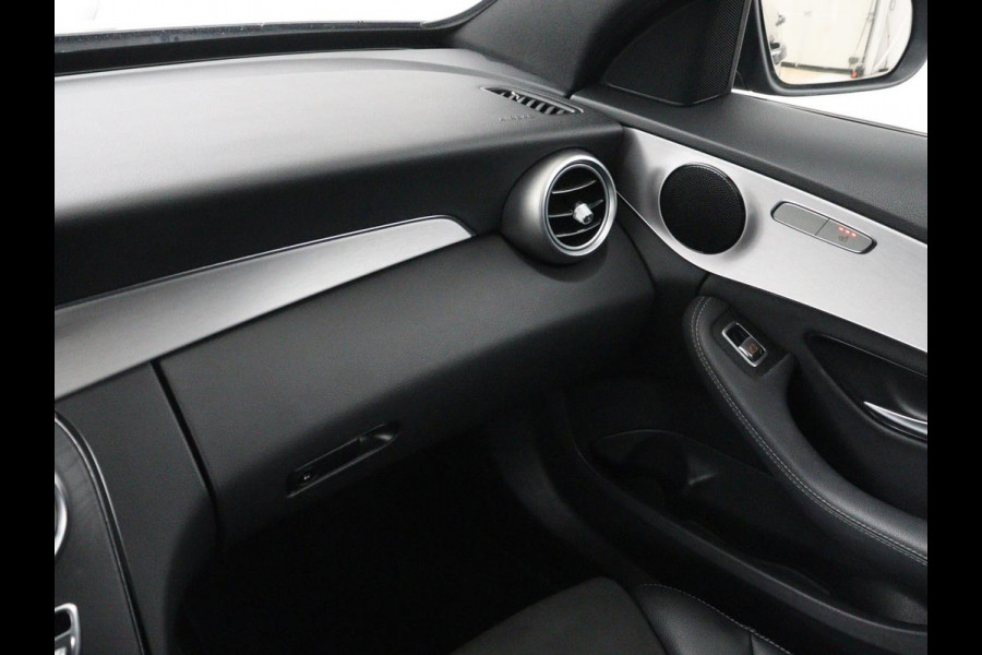 Mercedes-Benz C-Klasse 300e Business Solution AMG Limited | SOH 82,2% | 360 Camera | Stoelverwarming | Leder/Alcantara | Carplay | Matrix LED | Navigatie | Cruise control | Park Assist | Sfeerverlichting | PHEV | Plug In