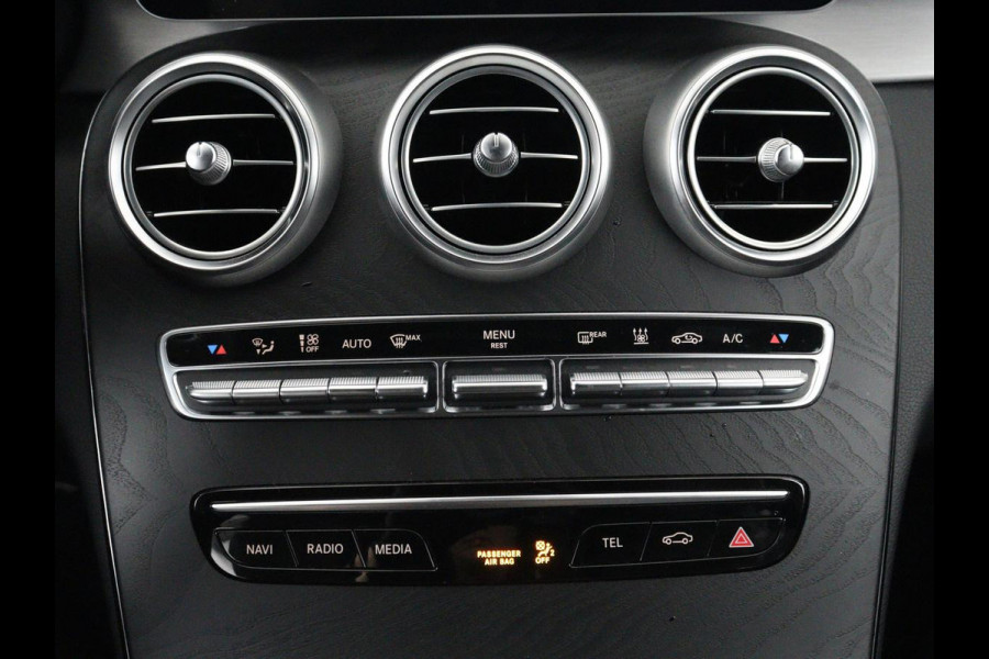 Mercedes-Benz C-Klasse 300e Business Solution AMG Limited | SOH 82,2% | 360 Camera | Stoelverwarming | Leder/Alcantara | Carplay | Matrix LED | Navigatie | Cruise control | Park Assist | Sfeerverlichting | PHEV | Plug In