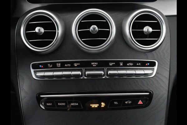 Mercedes-Benz C-Klasse 300e Business Solution AMG Limited | SOH 82,2% | 360 Camera | Stoelverwarming | Leder/Alcantara | Carplay | Matrix LED | Navigatie | Cruise control | Park Assist | Sfeerverlichting | PHEV | Plug In