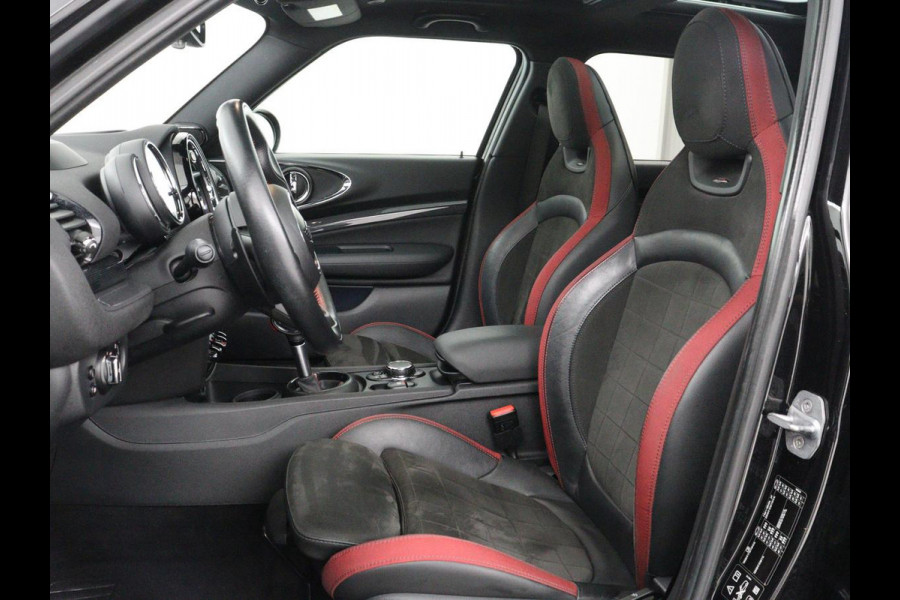 MINI Clubman 2.0 John Cooper Works ALL4 Chili | Panoramadak | Head-up | Navigatie | Cruise control | Carplay | Climate control | Achteruitrij camera | Stoelverwarming | DAB radio
