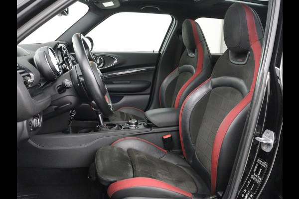 MINI Clubman 2.0 John Cooper Works ALL4 Chili | Panoramadak | Head-up | Navigatie | Cruise control | Carplay | Climate control | Achteruitrij camera | Stoelverwarming | DAB radio
