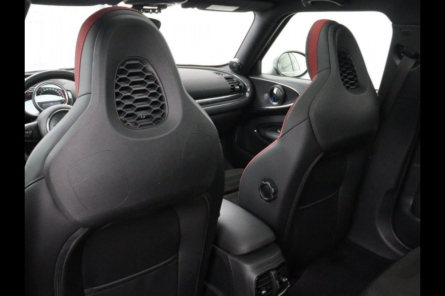 MINI Clubman 2.0 John Cooper Works ALL4 Chili | Panoramadak | Head-up | Navigatie | Cruise control | Carplay | Climate control | Achteruitrij camera | Stoelverwarming | DAB radio