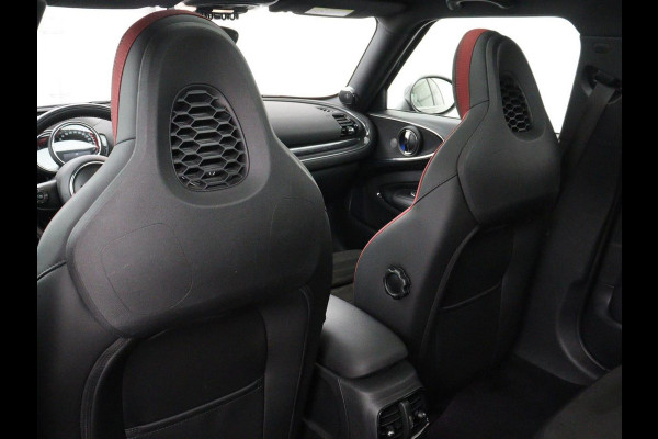 MINI Clubman 2.0 John Cooper Works ALL4 Chili | Panoramadak | Head-up | Navigatie | Cruise control | Carplay | Climate control | Achteruitrij camera | Stoelverwarming | DAB radio