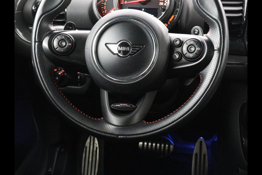 MINI Clubman 2.0 John Cooper Works ALL4 Chili | Panoramadak | Head-up | Navigatie | Cruise control | Carplay | Climate control | Achteruitrij camera | Stoelverwarming | DAB radio