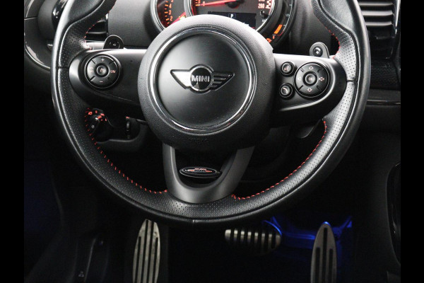 MINI Clubman 2.0 John Cooper Works ALL4 Chili | Panoramadak | Head-up | Navigatie | Cruise control | Carplay | Climate control | Achteruitrij camera | Stoelverwarming | DAB radio