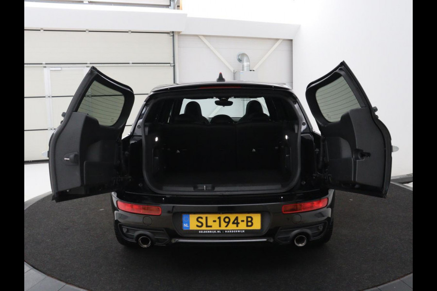 MINI Clubman 2.0 John Cooper Works ALL4 Chili | Panoramadak | Head-up | Navigatie | Cruise control | Carplay | Climate control | Achteruitrij camera | Stoelverwarming | DAB radio