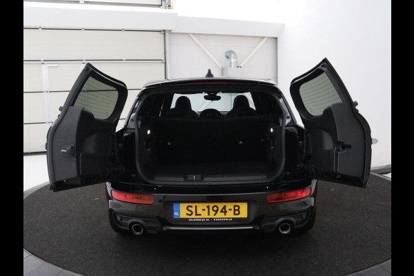 MINI Clubman 2.0 John Cooper Works ALL4 Chili | Panoramadak | Head-up | Navigatie | Cruise control | Carplay | Climate control | Achteruitrij camera | Stoelverwarming | DAB radio