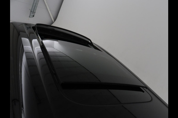MINI Clubman 2.0 John Cooper Works ALL4 Chili | Panoramadak | Head-up | Navigatie | Cruise control | Carplay | Climate control | Achteruitrij camera | Stoelverwarming | DAB radio