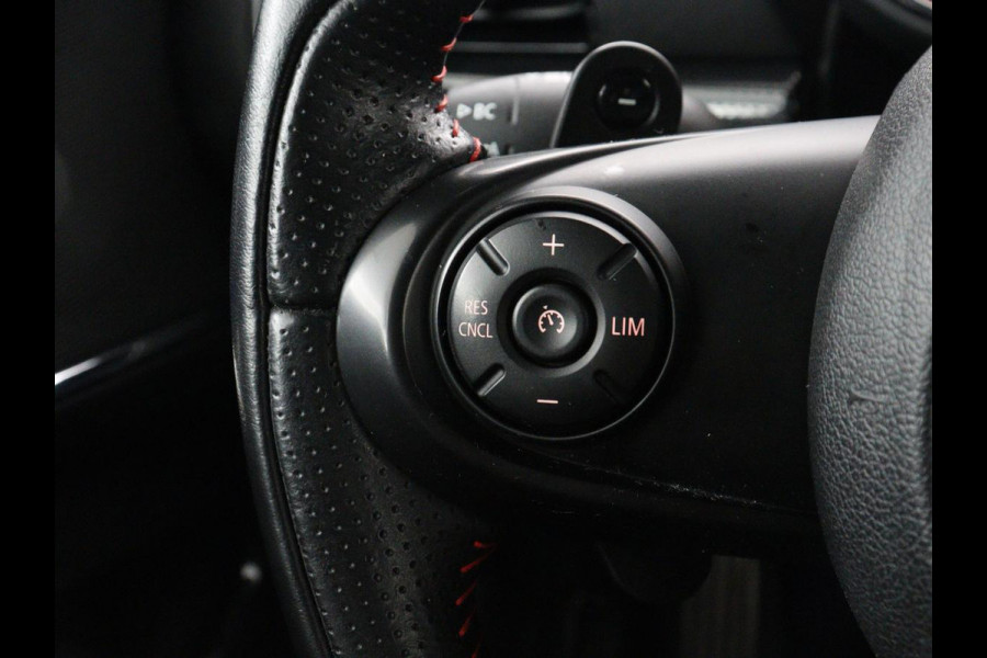 MINI Clubman 2.0 John Cooper Works ALL4 Chili | Panoramadak | Head-up | Navigatie | Cruise control | Carplay | Climate control | Achteruitrij camera | Stoelverwarming | DAB radio