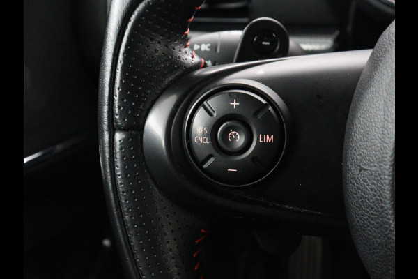 MINI Clubman 2.0 John Cooper Works ALL4 Chili | Panoramadak | Head-up | Navigatie | Cruise control | Carplay | Climate control | Achteruitrij camera | Stoelverwarming | DAB radio