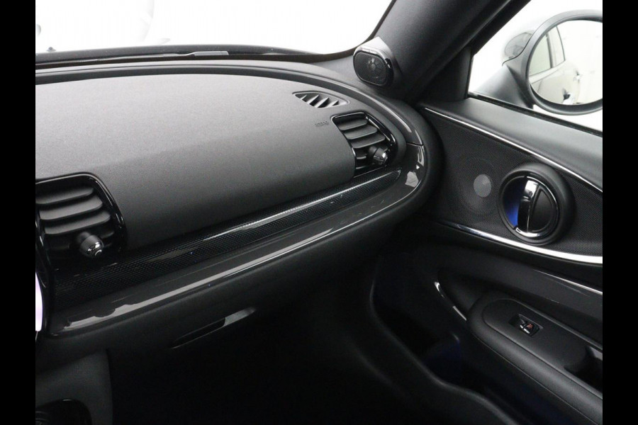 MINI Clubman 2.0 John Cooper Works ALL4 Chili | Panoramadak | Head-up | Navigatie | Cruise control | Carplay | Climate control | Achteruitrij camera | Stoelverwarming | DAB radio