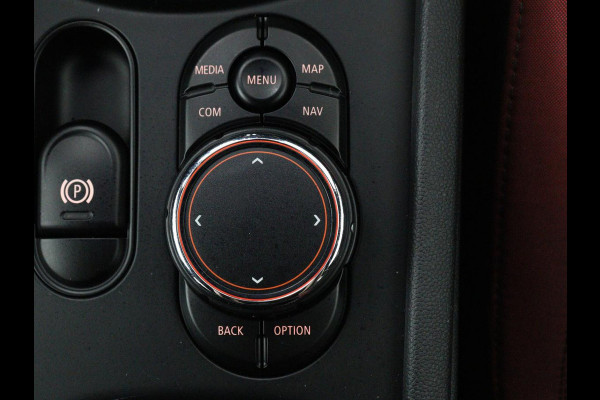 MINI Clubman 2.0 John Cooper Works ALL4 Chili | Panoramadak | Head-up | Navigatie | Cruise control | Carplay | Climate control | Achteruitrij camera | Stoelverwarming | DAB radio