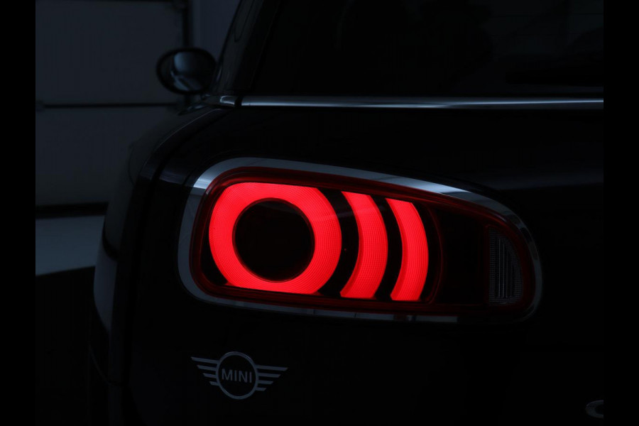 MINI Clubman 2.0 John Cooper Works ALL4 Chili | Panoramadak | Head-up | Navigatie | Cruise control | Carplay | Climate control | Achteruitrij camera | Stoelverwarming | DAB radio