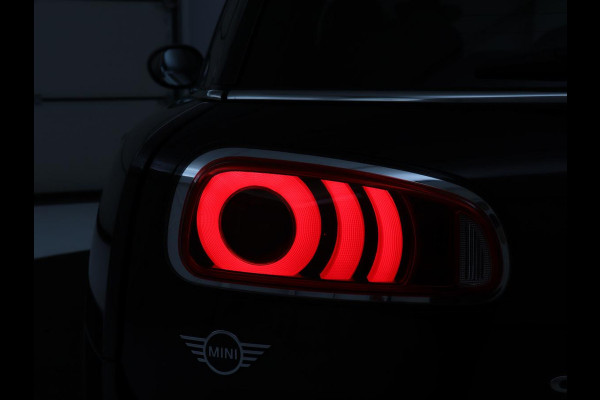 MINI Clubman 2.0 John Cooper Works ALL4 Chili | Panoramadak | Head-up | Navigatie | Cruise control | Carplay | Climate control | Achteruitrij camera | Stoelverwarming | DAB radio