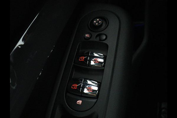 MINI Clubman 2.0 John Cooper Works ALL4 Chili | Panoramadak | Head-up | Navigatie | Cruise control | Carplay | Climate control | Achteruitrij camera | Stoelverwarming | DAB radio