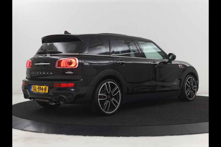 MINI Clubman 2.0 John Cooper Works ALL4 Chili | Panoramadak | Head-up | Navigatie | Cruise control | Carplay | Climate control | Achteruitrij camera | Stoelverwarming | DAB radio