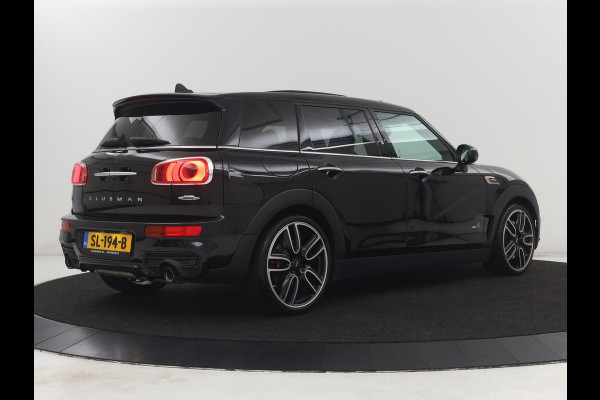 MINI Clubman 2.0 John Cooper Works ALL4 Chili | Panoramadak | Head-up | Navigatie | Cruise control | Carplay | Climate control | Achteruitrij camera | Stoelverwarming | DAB radio