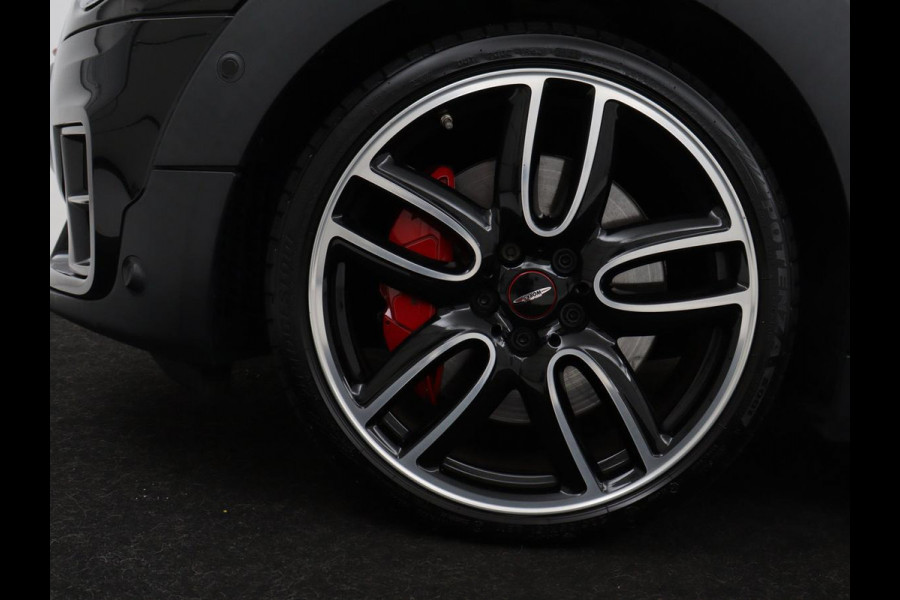 MINI Clubman 2.0 John Cooper Works ALL4 Chili | Panoramadak | Head-up | Navigatie | Cruise control | Carplay | Climate control | Achteruitrij camera | Stoelverwarming | DAB radio