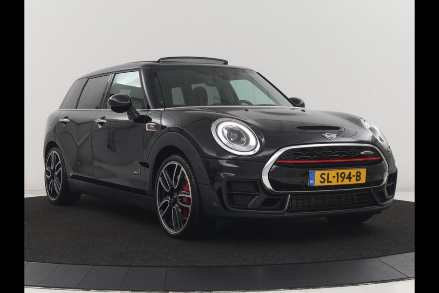 MINI Clubman 2.0 John Cooper Works ALL4 Chili | Panoramadak | Head-up | Navigatie | Cruise control | Carplay | Climate control | Achteruitrij camera | Stoelverwarming | DAB radio