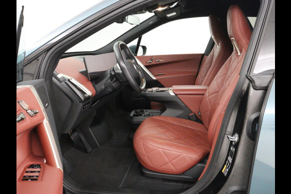 BMW iX xDrive50 M Sport High Executive 112 kWh SOH 96,2% | Full Option |  Pano | Chrystal Buttons | Soft Close | Harman Kardon | Laser Lights | Achteras sturing | Massage stoelen | 4-Zone Climate Control | Carplay | Head-up
