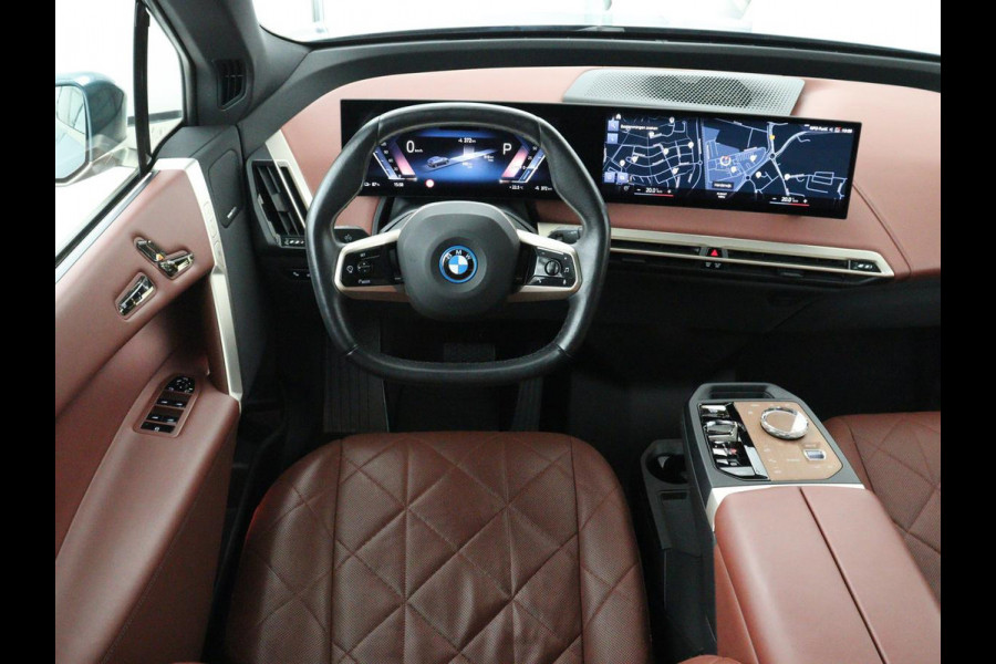 BMW iX xDrive50 M Sport High Executive 112 kWh SOH 96,2% | Full Option |  Pano | Chrystal Buttons | Soft Close | Harman Kardon | Laser Lights | Achteras sturing | Massage stoelen | 4-Zone Climate Control | Carplay | Head-up