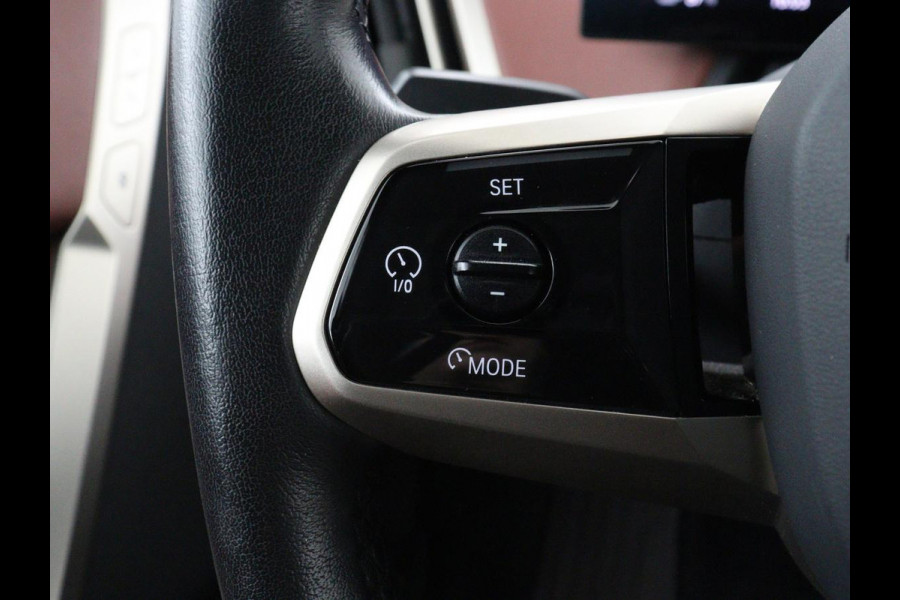 BMW iX xDrive50 M Sport High Executive 112 kWh SOH 96,2% | Full Option |  Pano | Chrystal Buttons | Soft Close | Harman Kardon | Laser Lights | Achteras sturing | Massage stoelen | 4-Zone Climate Control | Carplay | Head-up