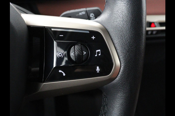 BMW iX xDrive50 M Sport High Executive 112 kWh SOH 96,2% | Full Option |  Pano | Chrystal Buttons | Soft Close | Harman Kardon | Laser Lights | Achteras sturing | Massage stoelen | 4-Zone Climate Control | Carplay | Head-up