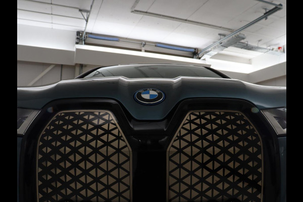 BMW iX xDrive50 M Sport High Executive 112 kWh SOH 96,2% | Full Option |  Pano | Chrystal Buttons | Soft Close | Harman Kardon | Laser Lights | Achteras sturing | Massage stoelen | 4-Zone Climate Control | Carplay | Head-up