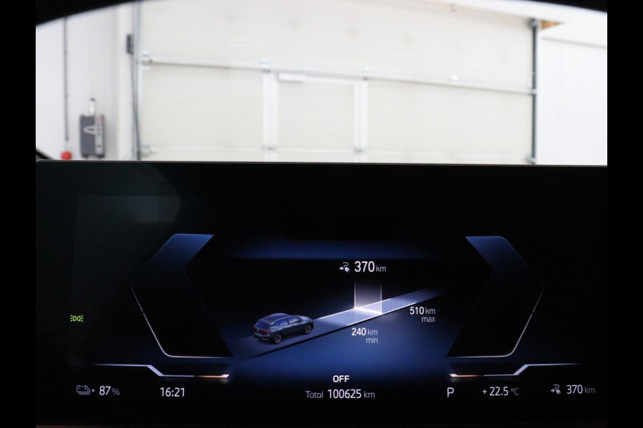 BMW iX xDrive50 M Sport High Executive 112 kWh SOH 96,2% | Full Option |  Pano | Chrystal Buttons | Soft Close | Harman Kardon | Laser Lights | Achteras sturing | Massage stoelen | 4-Zone Climate Control | Carplay | Head-up