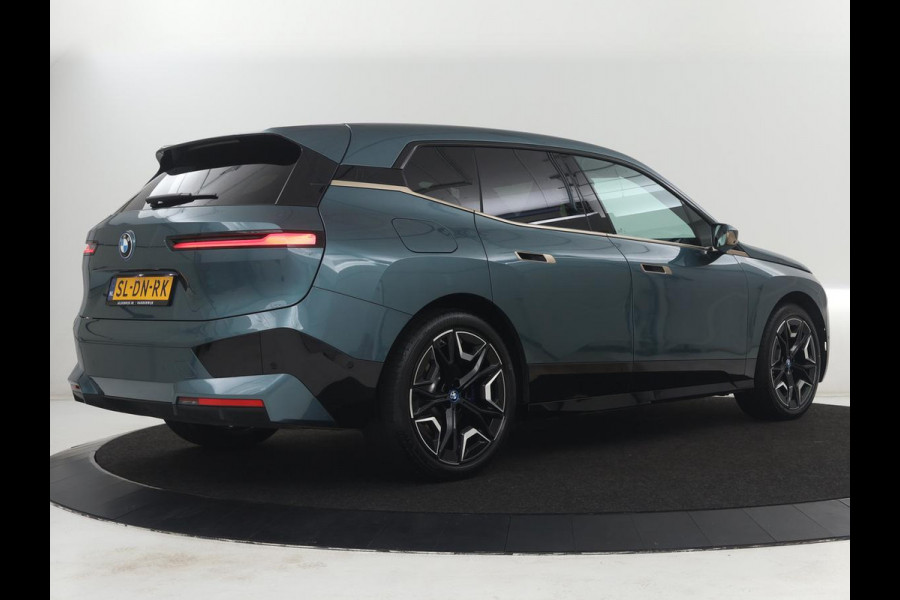 BMW iX xDrive50 M Sport High Executive 112 kWh SOH 96,2% | Full Option |  Pano | Chrystal Buttons | Soft Close | Harman Kardon | Laser Lights | Achteras sturing | Massage stoelen | 4-Zone Climate Control | Carplay | Head-up