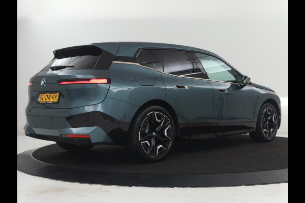 BMW iX xDrive50 M Sport High Executive 112 kWh SOH 96,2% | Full Option |  Pano | Chrystal Buttons | Soft Close | Harman Kardon | Laser Lights | Achteras sturing | Massage stoelen | 4-Zone Climate Control | Carplay | Head-up