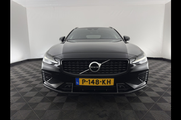 Volvo V60 2.0 T8 Recharge AWD R-Design Black-Line {SoH-99%} (Plug-in) (INCL-BTW) Aut. *LEATHER-FABRIC | FULL-LED | MEMORY-PACK | HARMAN/KARDON | DIGI-COCKPIT | HEATED-SPORTSEATS | KEYLESS | DAB+ | NAVI-FULLMAP | PDC | CRUISE | HEAD-UP | TOWBAR | 19''