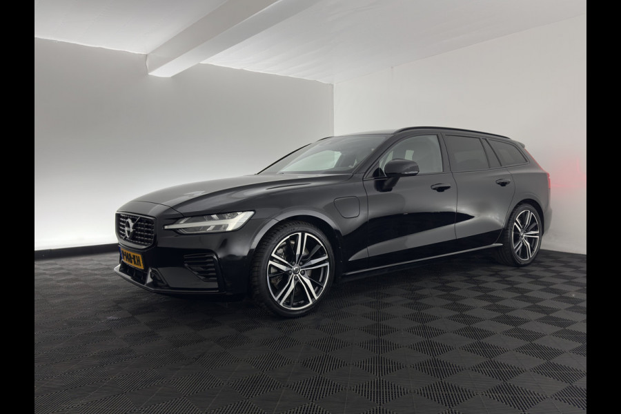 Volvo V60 2.0 T8 Recharge AWD R-Design Black-Line {SoH-99%} (Plug-in) (INCL-BTW) Aut. *LEATHER-FABRIC | FULL-LED | MEMORY-PACK | HARMAN/KARDON | DIGI-COCKPIT | HEATED-SPORTSEATS | KEYLESS | DAB+ | NAVI-FULLMAP | PDC | CRUISE | HEAD-UP | TOWBAR | 19''