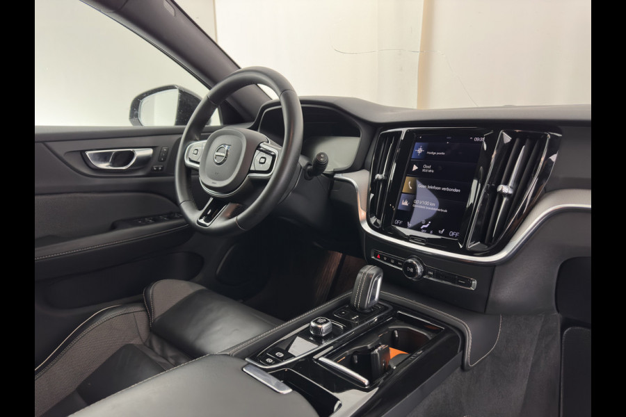 Volvo V60 2.0 T8 Recharge AWD R-Design Black-Line {SoH-99%} (Plug-in) (INCL-BTW) Aut. *LEATHER-FABRIC | FULL-LED | MEMORY-PACK | HARMAN/KARDON | DIGI-COCKPIT | HEATED-SPORTSEATS | KEYLESS | DAB+ | NAVI-FULLMAP | PDC | CRUISE | HEAD-UP | TOWBAR | 19''