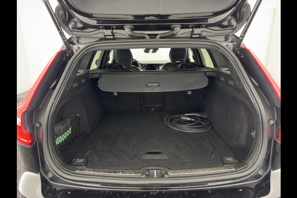 Volvo V60 2.0 T8 Recharge AWD R-Design Black-Line {SoH-99%} (Plug-in) (INCL-BTW) Aut. *LEATHER-FABRIC | FULL-LED | MEMORY-PACK | HARMAN/KARDON | DIGI-COCKPIT | HEATED-SPORTSEATS | KEYLESS | DAB+ | NAVI-FULLMAP | PDC | CRUISE | HEAD-UP | TOWBAR | 19''