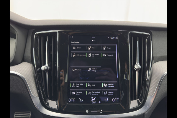 Volvo V60 2.0 T8 Recharge AWD R-Design Black-Line {SoH-99%} (Plug-in) (INCL-BTW) Aut. *LEATHER-FABRIC | FULL-LED | MEMORY-PACK | HARMAN/KARDON | DIGI-COCKPIT | HEATED-SPORTSEATS | KEYLESS | DAB+ | NAVI-FULLMAP | PDC | CRUISE | HEAD-UP | TOWBAR | 19''