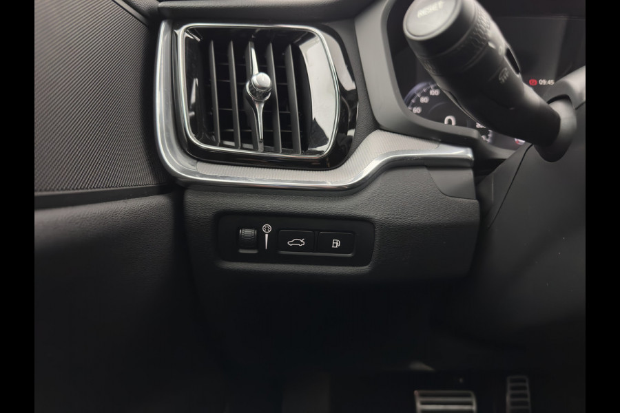 Volvo V60 2.0 T8 Recharge AWD R-Design Black-Line {SoH-99%} (Plug-in) (INCL-BTW) Aut. *LEATHER-FABRIC | FULL-LED | MEMORY-PACK | HARMAN/KARDON | DIGI-COCKPIT | HEATED-SPORTSEATS | KEYLESS | DAB+ | NAVI-FULLMAP | PDC | CRUISE | HEAD-UP | TOWBAR | 19''