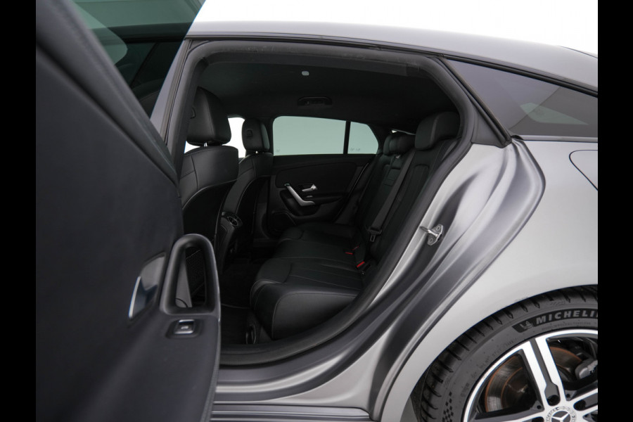 Mercedes-Benz CLA-Klasse Shooting Brake 200 Luxury Line (INCL-BTW) Aut. *LEATHER | FULL-LED |  WIDESCREEN-COCKPIT | HEATED-COMFORTSEATS | ADAPTIVE-CRUISE | CAMERA | NAVI-FULLMAP | SHIFTPADDLES | PRIVACY-GLASS | DAB | AMBIENTLIGHT | TOWBAR | 18''AL