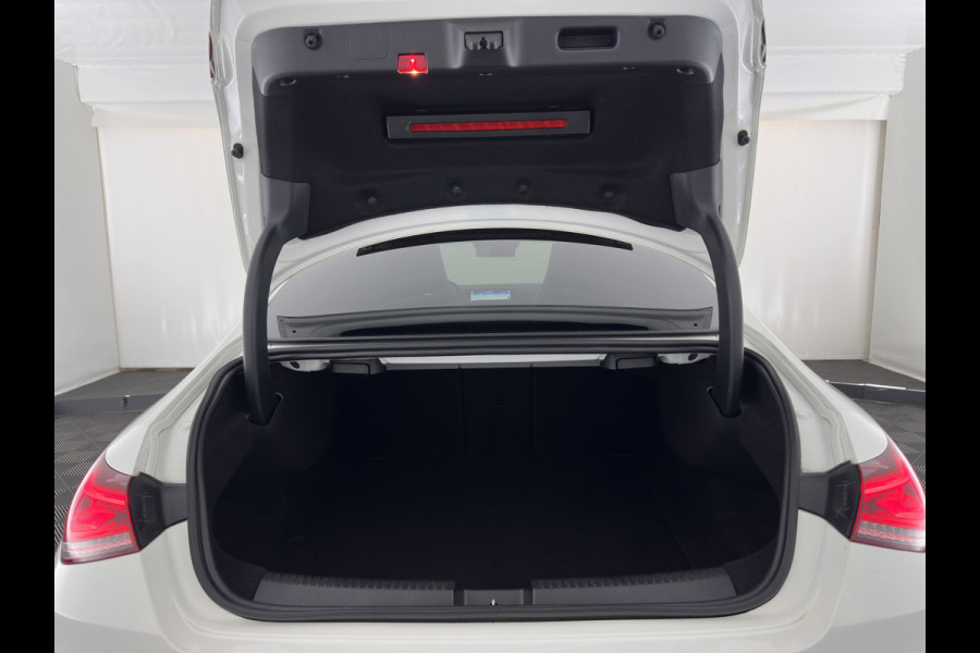Mercedes-Benz CLA-Klasse 180 d Premium Plus (INCL-BTW) Aut. *PANO | LEATHER-MICROFIBRE | FULL-LED  | AMBIENTLIGHT | HEATED-SPORTSEATS | WIDESCREEN-COCKPIT | DAB+ | NAVI-FULLMAP | CAMERA | PRIVACYGLASS | 19''ALU*